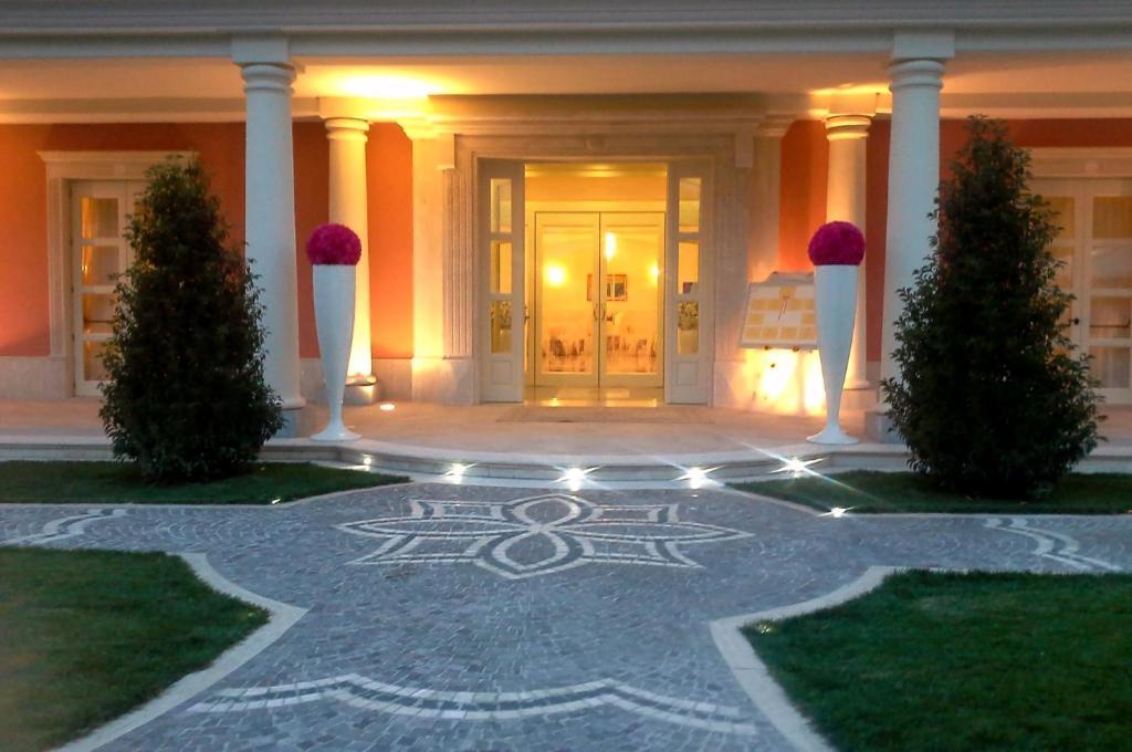 Regina Di Saba - Hotel Villa Per Ricevimenti Grottaminarda Extérieur photo